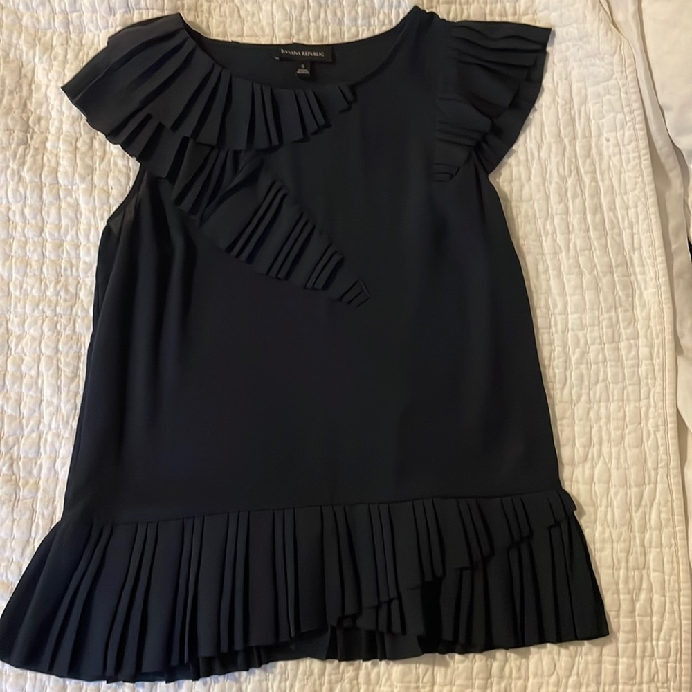 Banana Republic size small pleated navy blouse